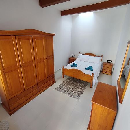Peaceful Traditional Maltese Townhouse Luqa Buitenkant foto