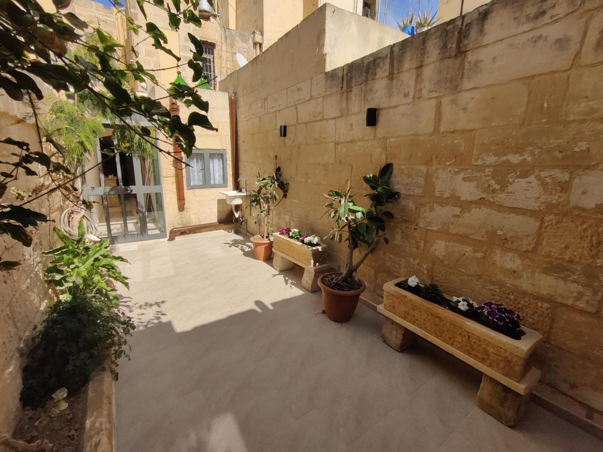 Peaceful Traditional Maltese Townhouse Luqa Buitenkant foto