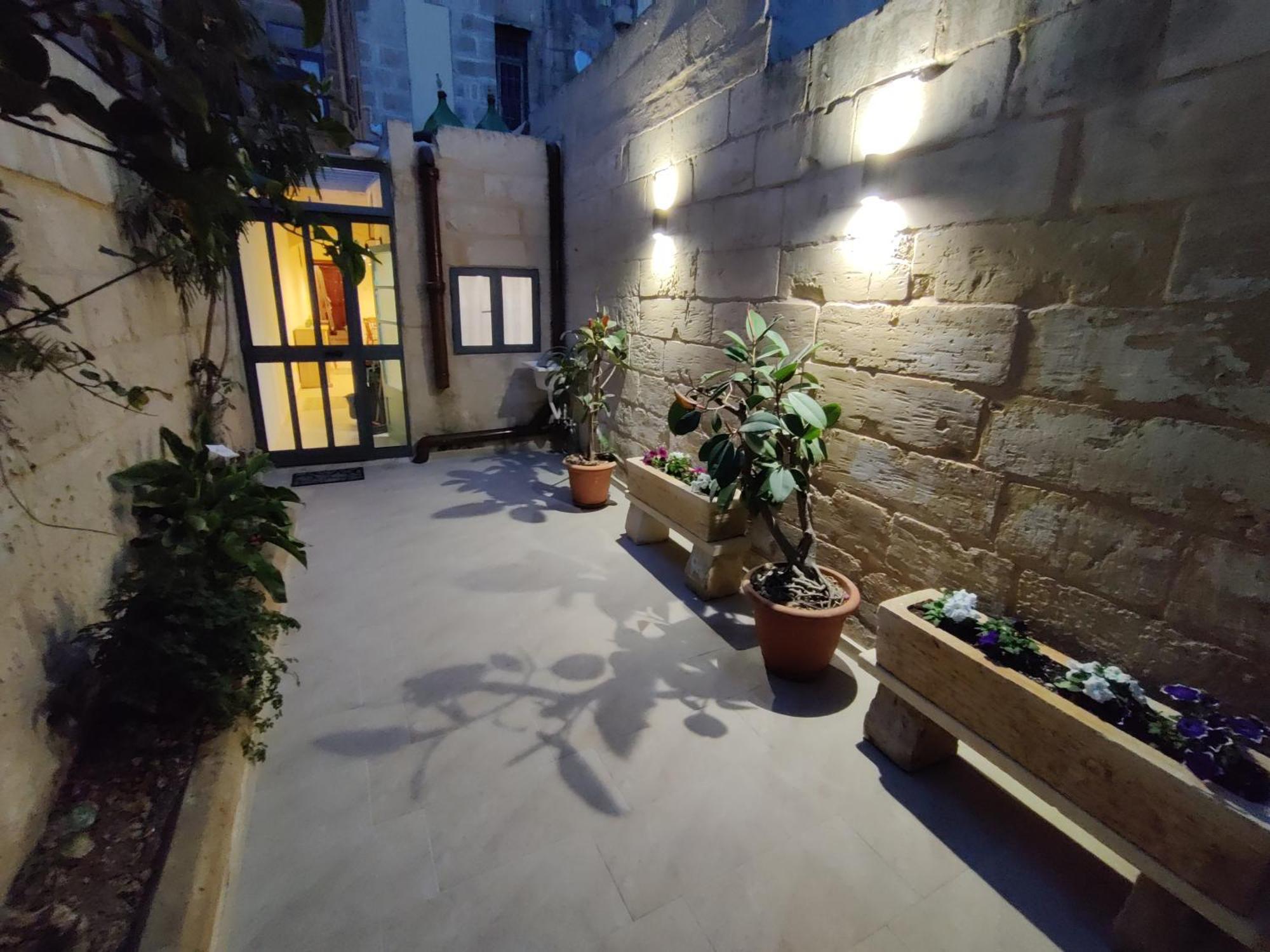 Peaceful Traditional Maltese Townhouse Luqa Buitenkant foto