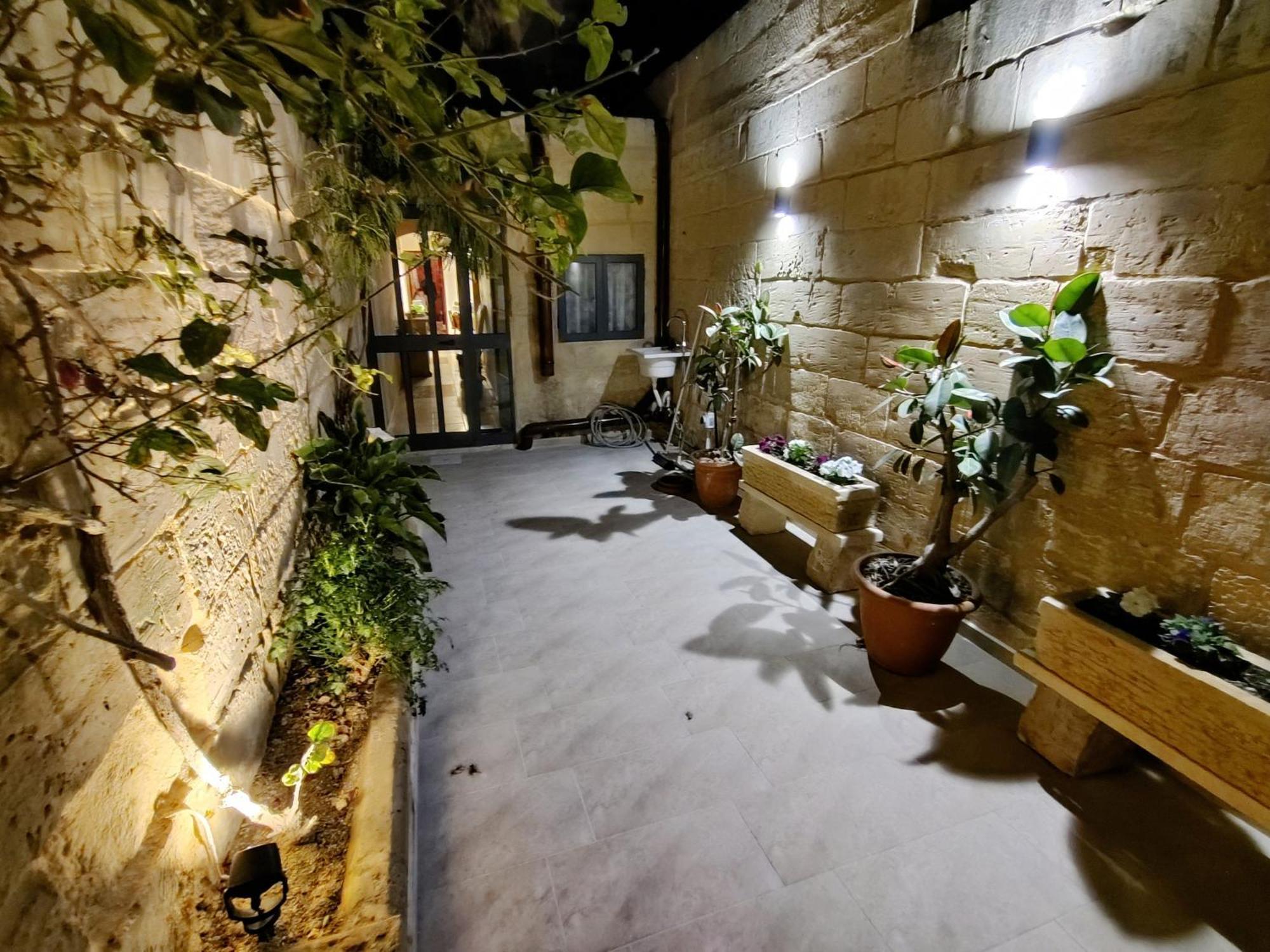 Peaceful Traditional Maltese Townhouse Luqa Buitenkant foto